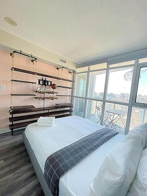 Upscale Downtown Toronto Condos By Cn Tower Exterior foto